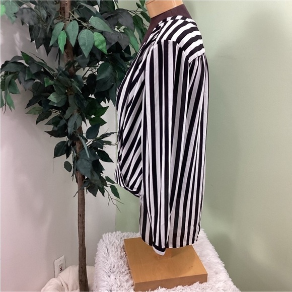 CHICOS blouse Woman’s size 1/small/8 refer to size chart black white - Picture 3 of 16